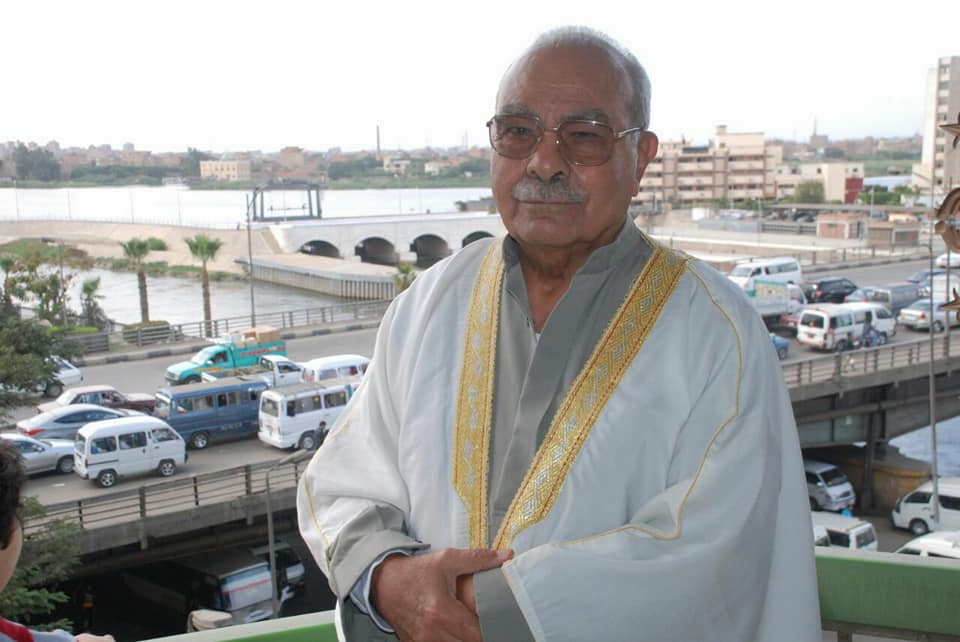 أستاذنا العالم الجليل الدكتور محمد عمارة .. نسأل الله العظيم رب العرش العظيم أن يشفيك  ..