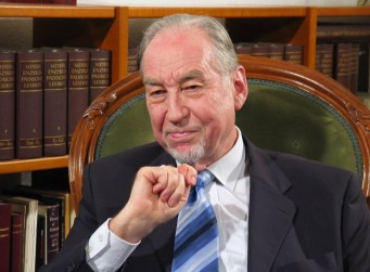 وفاة الدبلوماسي والمفكر المسلم الألمانى مراد هوفمان..صحاب كتاب